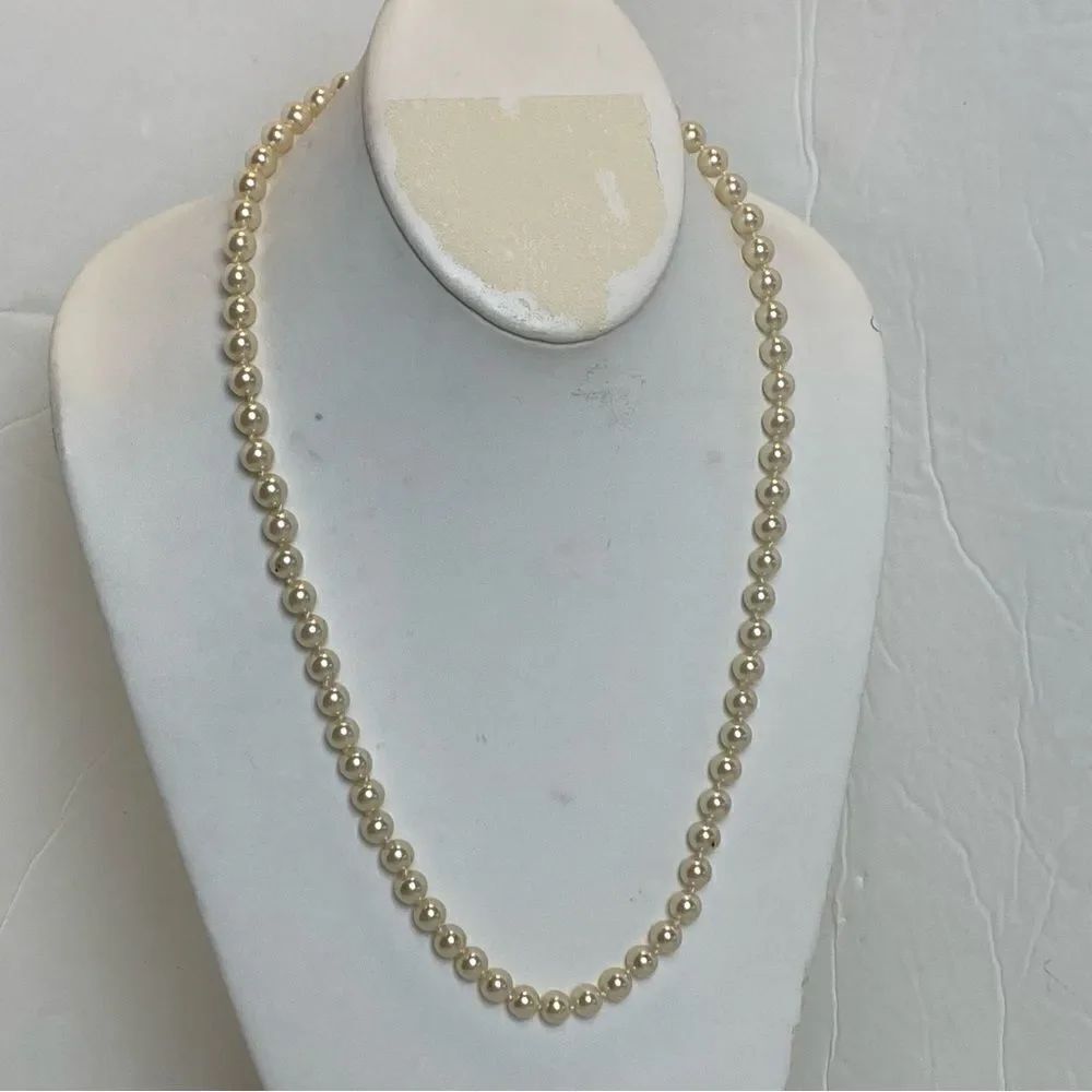Faux Pearl Vintage Necklace 